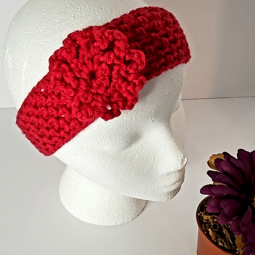 Pink crochet hair band with🌸